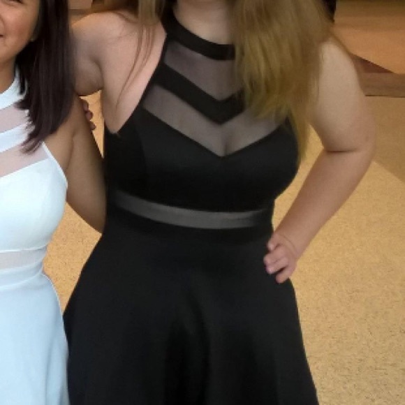 Emerald Sundae Black Halter Top Dress - Picture 2 of 3